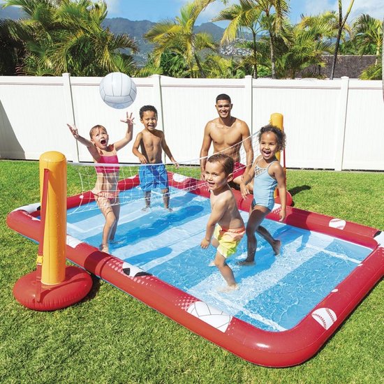 Kinderen genieten van waterpret en sportieve activiteiten in het Action Sports Speelzwembad