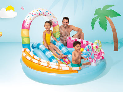 Watersproeier aangesloten op het Candy Fun Speelzwembad voor extra verkoeling