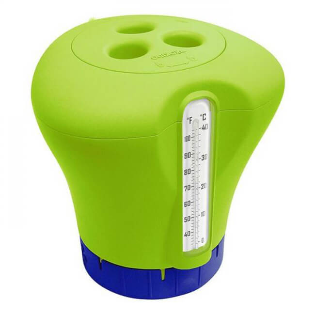 Kokido chloordispenser gevuld met chloortabletten voor gelijkmatige desinfectie.
