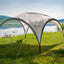 Coleman partytent opgezet in de tuin, ideaal voor feestjes en BBQ’s.