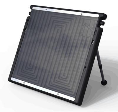  Meerdere Comfortpool Solar Panels gekoppeld voor efficiënte zwembadverwarming.