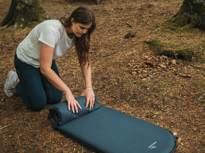Opgevouwen Easy Camp Compact Mat Single 3.8 cm, compact en lichtgewicht.