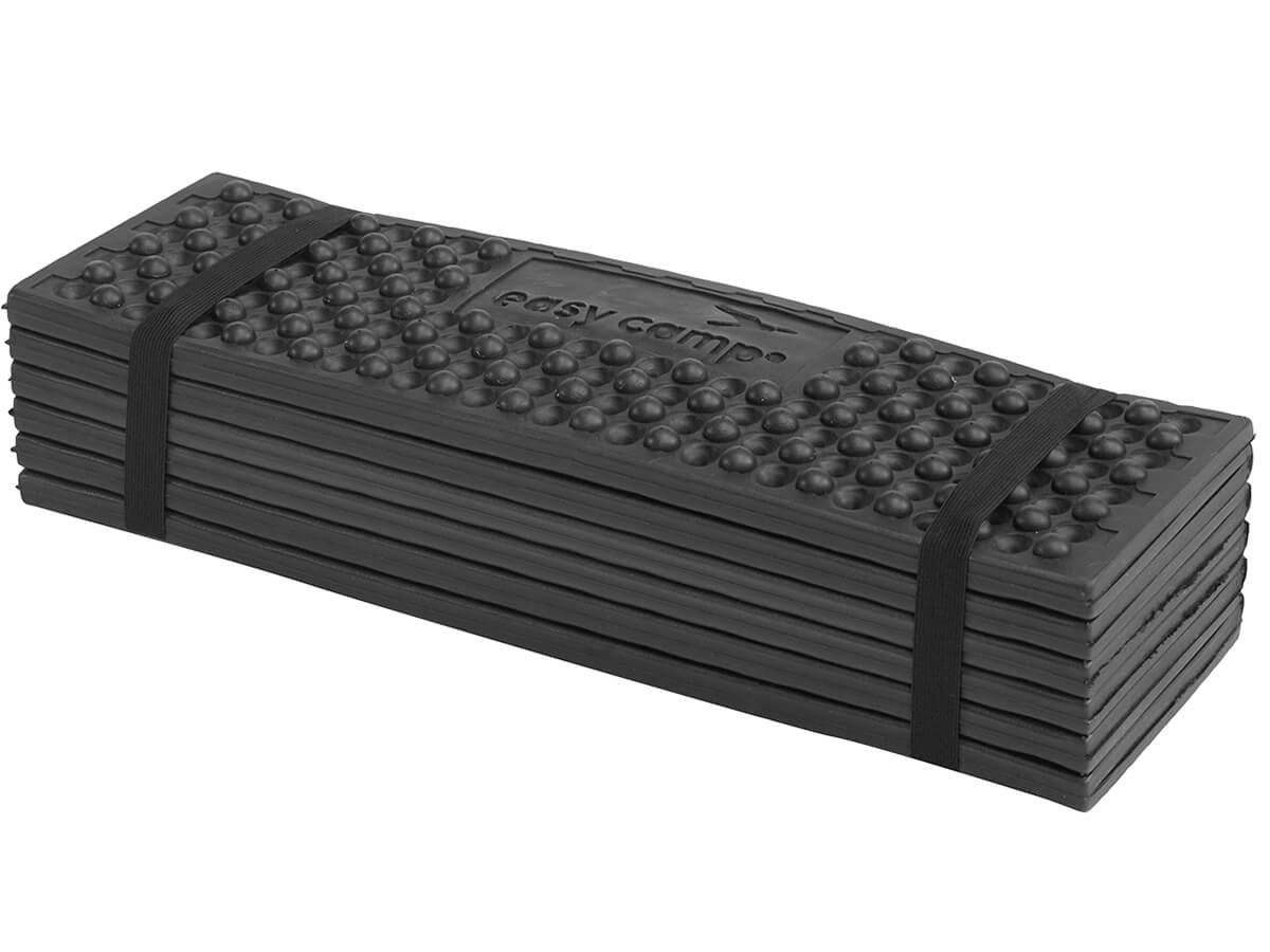 Compact opgevouwen Easy Camp Merlin Folding EVA Mat, perfect voor trekking en hiking.