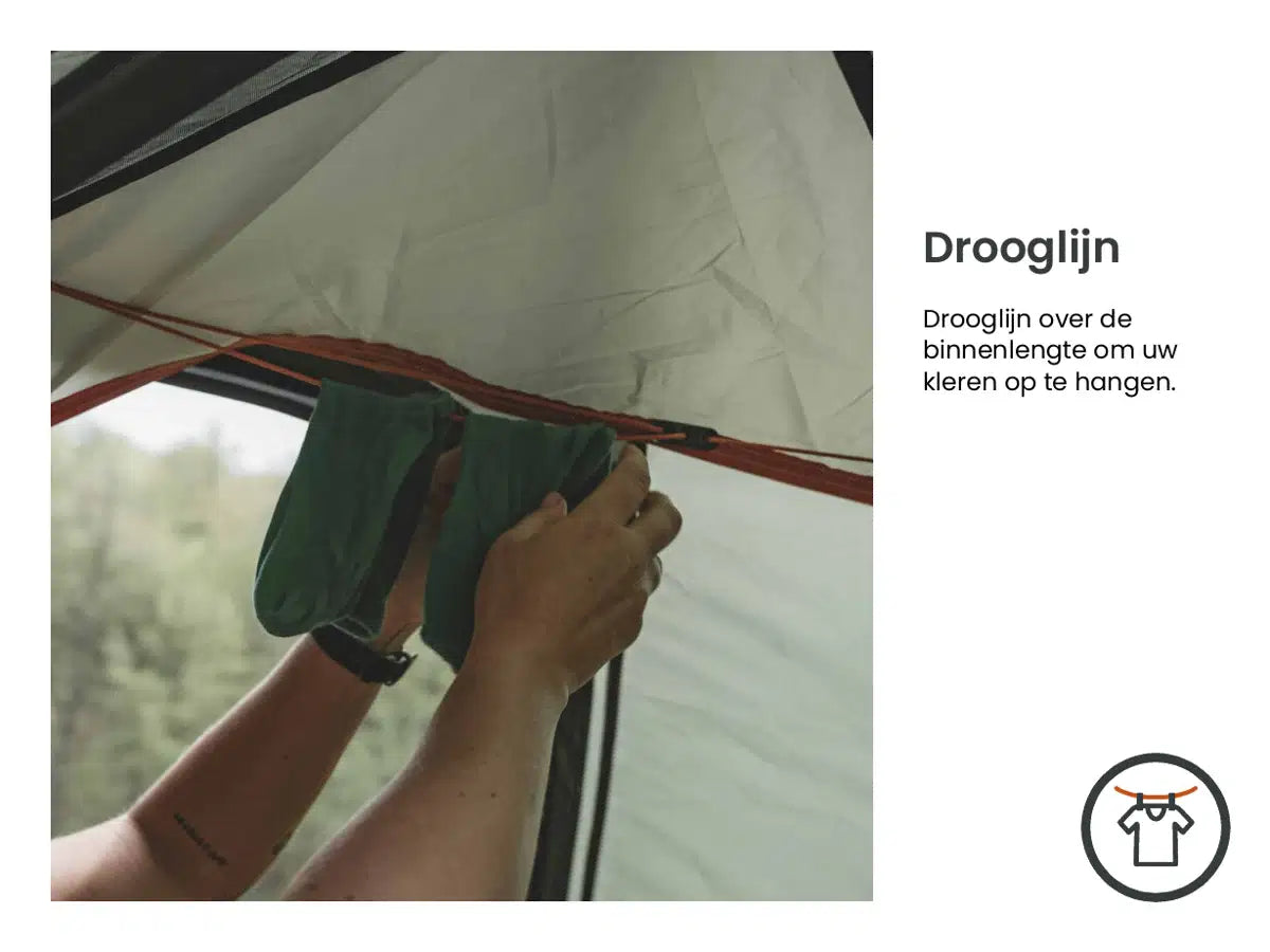 Drooglijn over de binnenlengte van de Easy Camp Sarek 1 Tent, ideaal voor het ophangen van natte kleding en uitrusting.