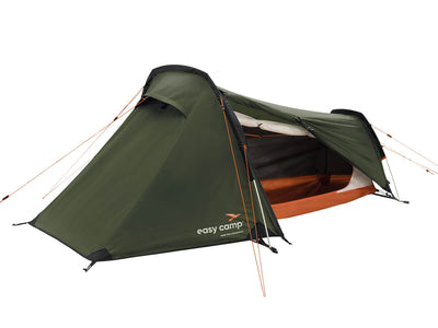 Zijaanzicht van de Easy Camp Sarek 1 Tent met taps toelopend ontwerp en ventilatieopeningen.
