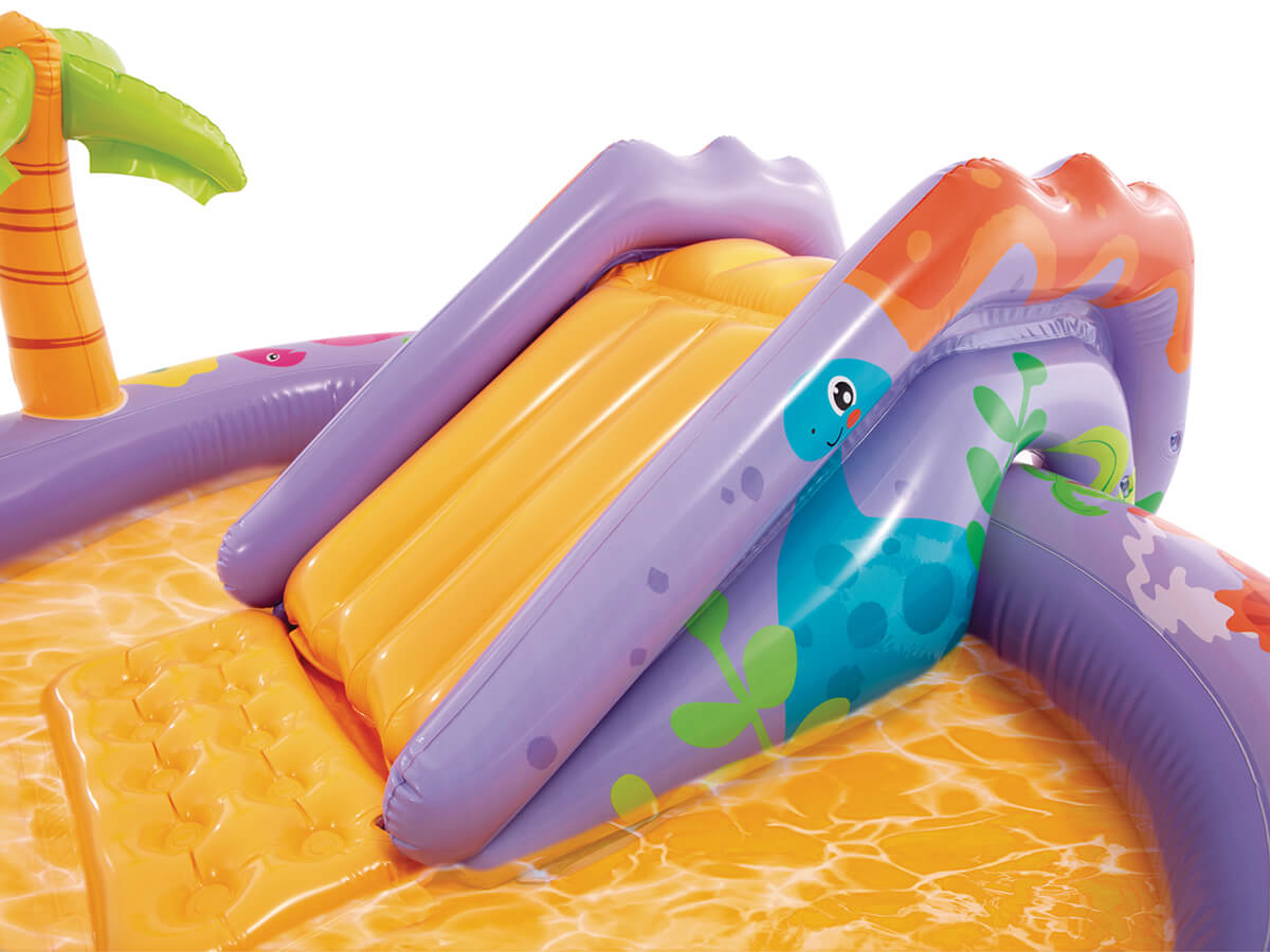 Spetterende waterpret in het Intex Dino speelzwembad met glijbaan en sproeiers!