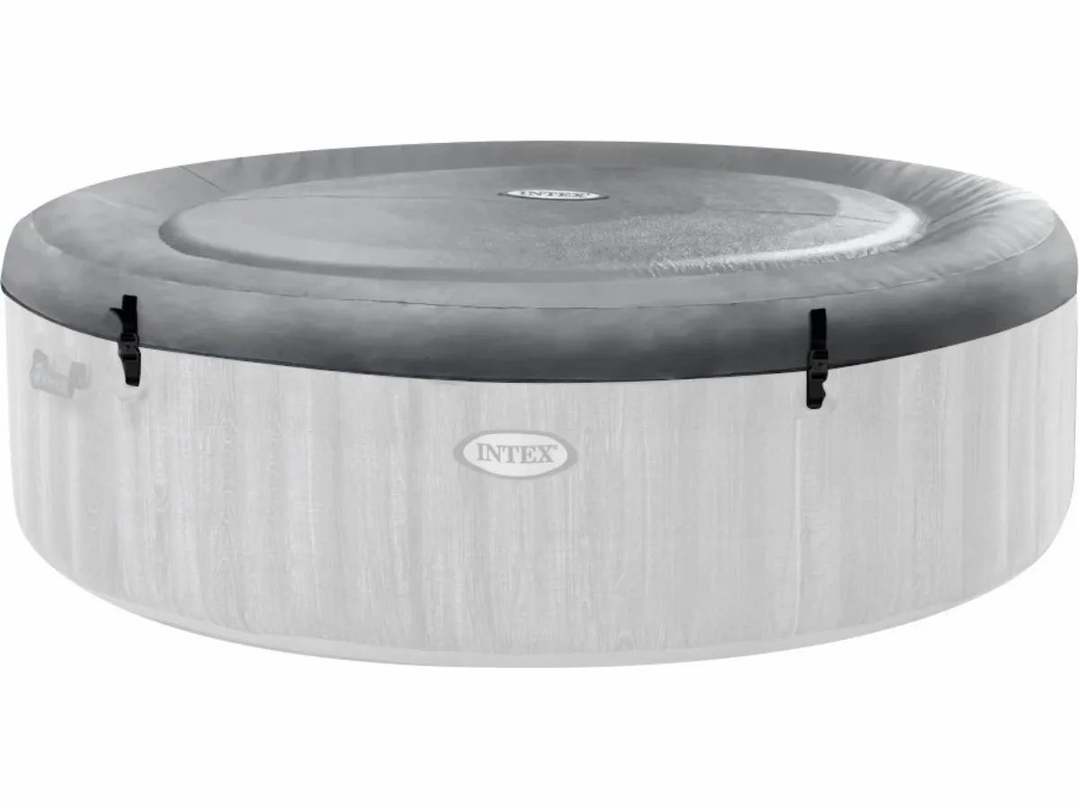  Intex PureSpa Greywood afdekzeil bevestigd op een 4-persoons jacuzzi, ideaal voor isolatie en vuilbescherming.