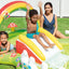 Kinderen spelen in het Intex Zwembad Speelcentrum My Garden met kleurrijke waterfuncties.
