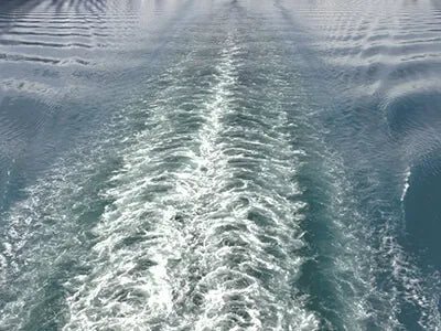 Outwave MF54 Elektrische Buitenboordmotor in Actie – De Outwave MF54 buitenboordmotor in actie, voor krachtige en stille vaart op het water.