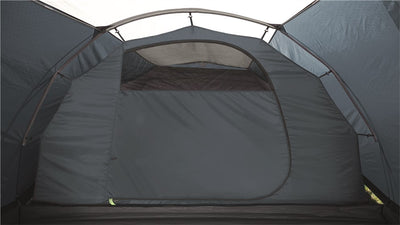 Binnenzijde van de Outwell Earth 2 Tent met ruime slaapcabine geschikt voor twee personen.