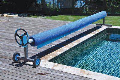 Presto Alux oprolsysteem voor solarzeilen, eenvoudig en duurzaam voor zwembaden tot 5 meter breed.