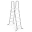 Detail van de Intex zwembadladder met anti-slip treden voor extra veiligheid